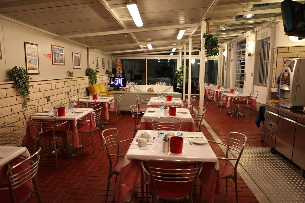 Hotel Parigi Ρίμινι Εξωτερικό φωτογραφία
