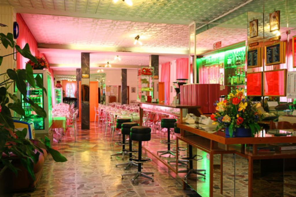 Hotel Parigi Ρίμινι Εξωτερικό φωτογραφία