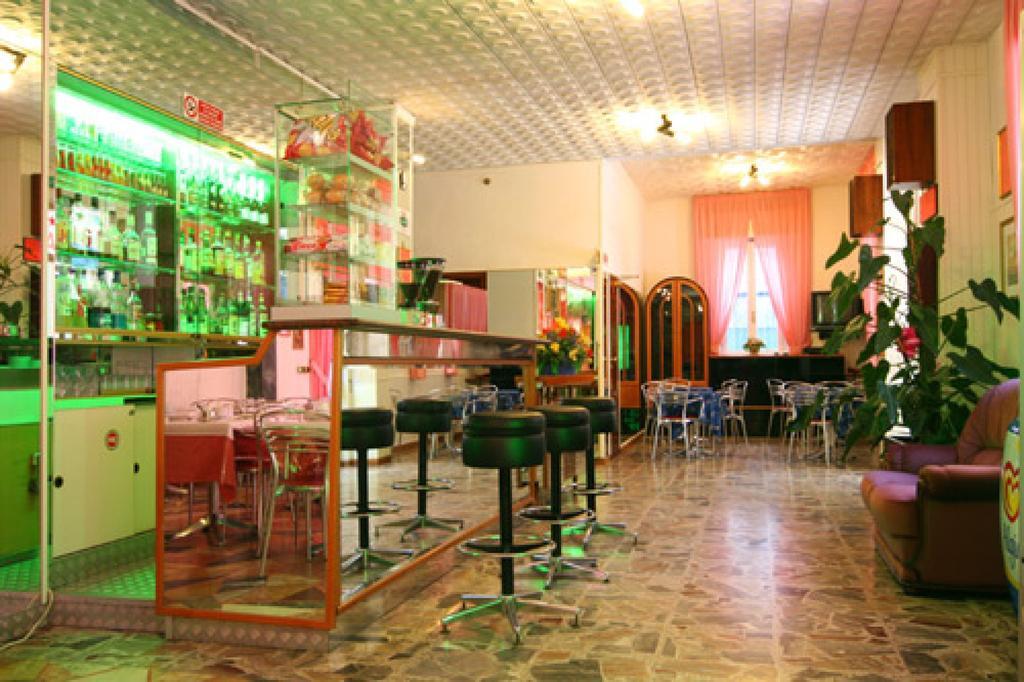Hotel Parigi Ρίμινι Εξωτερικό φωτογραφία