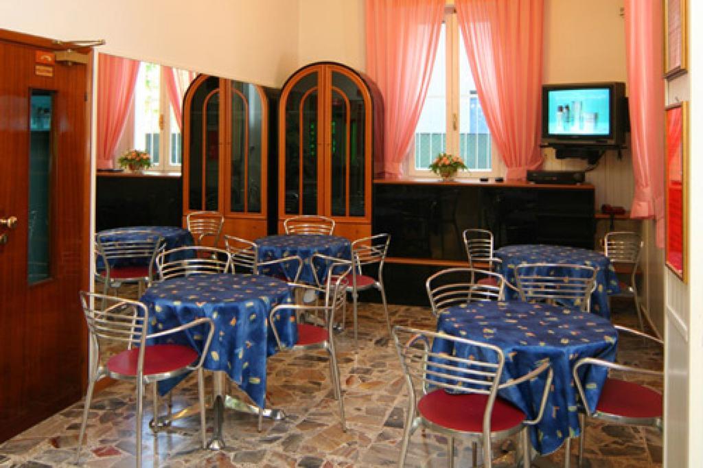 Hotel Parigi Ρίμινι Εξωτερικό φωτογραφία