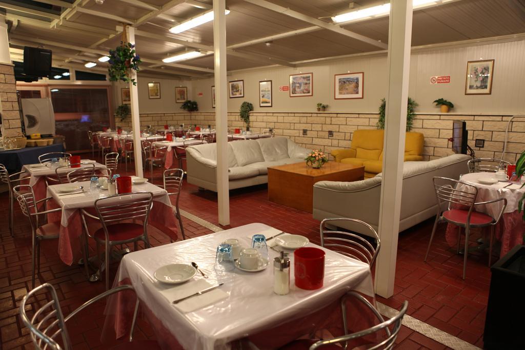 Hotel Parigi Ρίμινι Εξωτερικό φωτογραφία