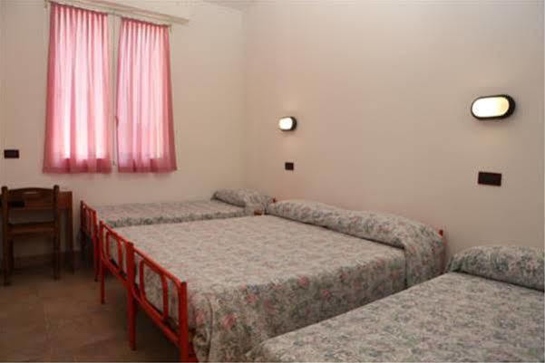 Hotel Parigi Ρίμινι Εξωτερικό φωτογραφία